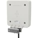 Die WMM8G-7-38 2x2 MIMO 4G/5G Richtantenne von Panorama Antennas mit der SAB-166 Wandmontagehalterung